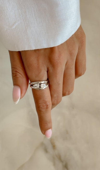 Curve Pear Ring
